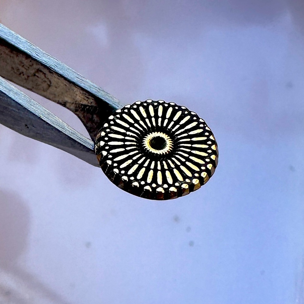 Threadless gold end for body piercing